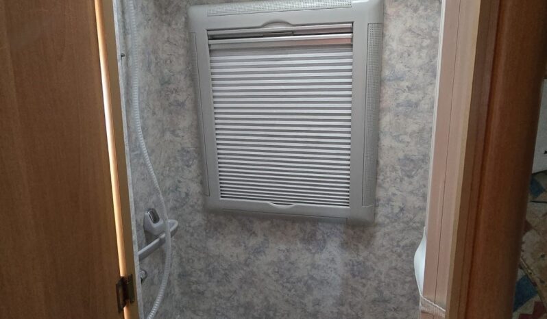 Mercedes Levoyageur de 1999 completo