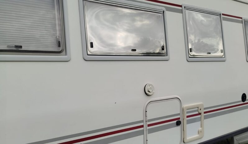 Mercedes Levoyageur de 1999 completo