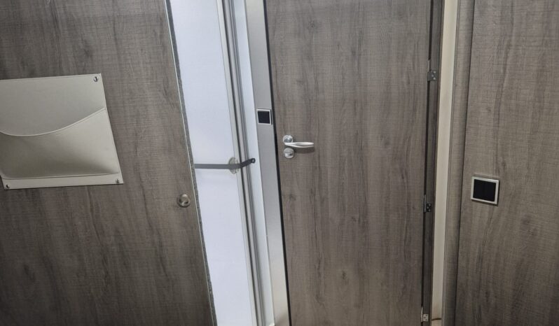 Bavaria T746 Style de 2015 completo
